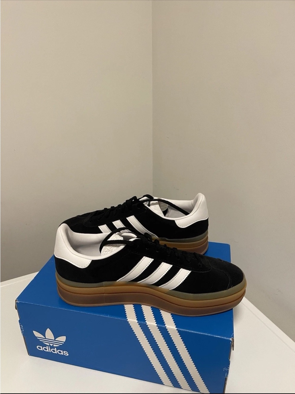 adidas Gazelle Platform Sneaker in Black & White with Gum Sole Size:10 New N 📦 - Picture 3 of 11
